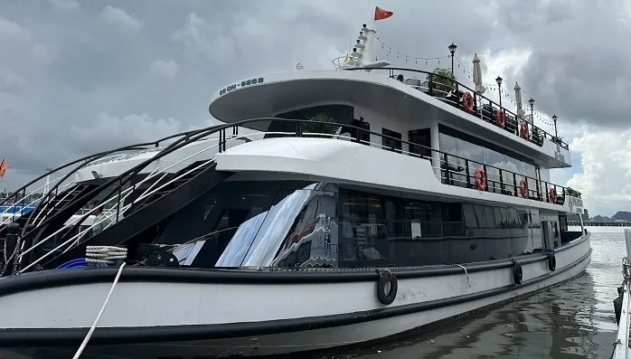 Du thuyền 99 chỗ