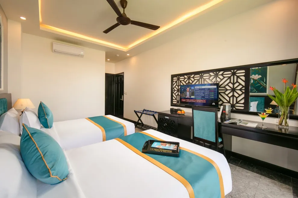 Silk Suite Grand River View & Balcony (Hạng cao cấp)