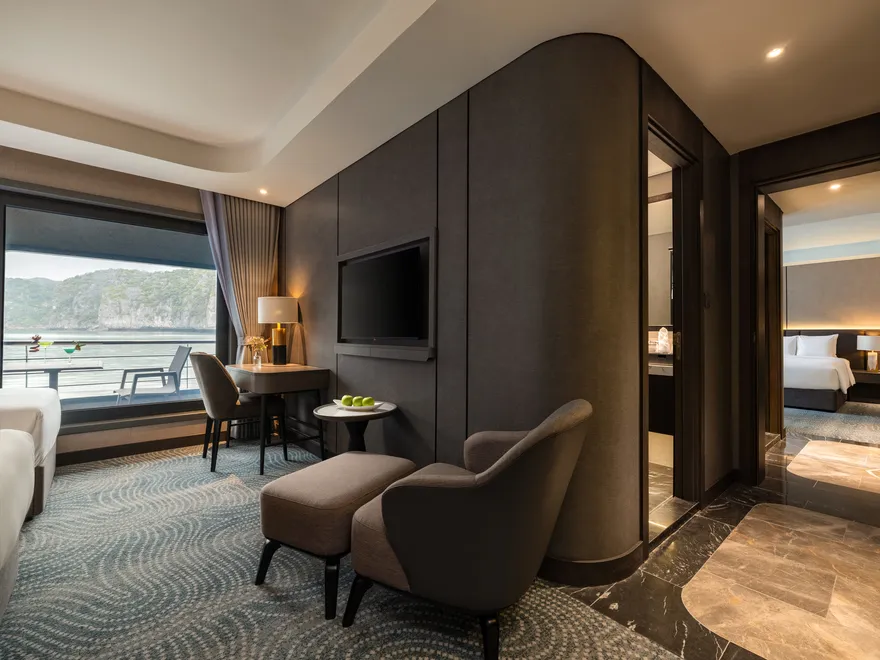 Senior Family Connecting Suite Sea View with Private Balcony