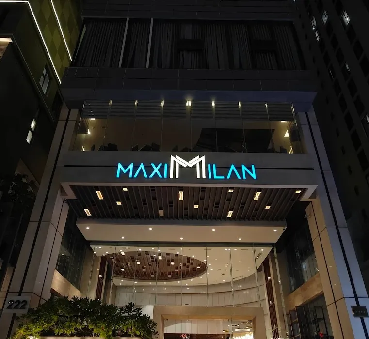 Đà Nẵng, Maximilan Danang Beach Hotel