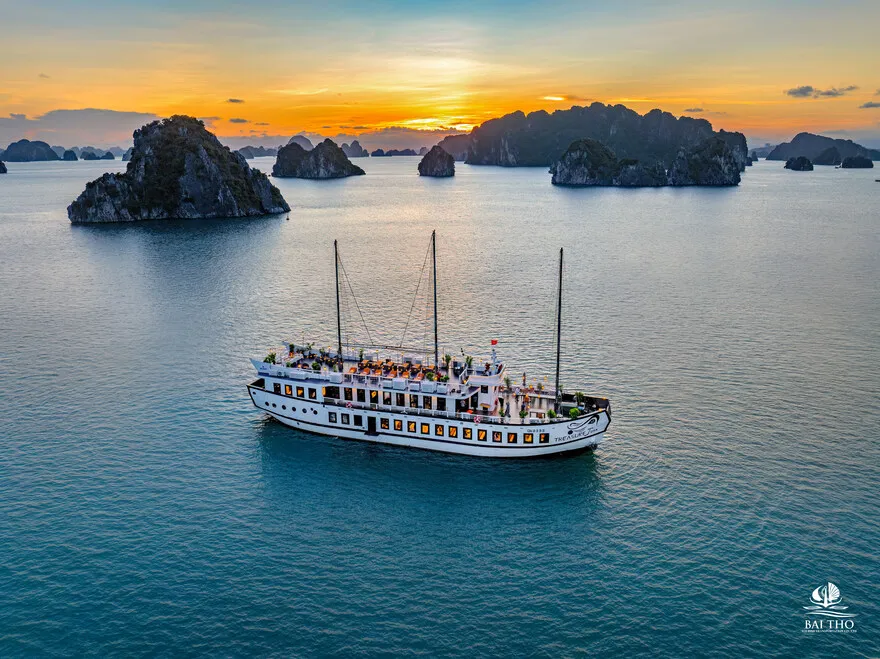 Du thuyền Treasure Junk Cruise