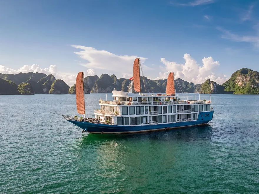 Du thuyền Verdure Lotus Classic,