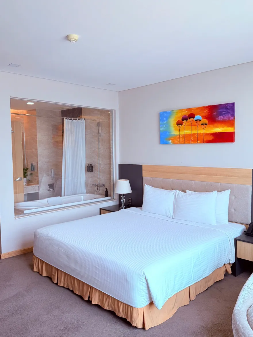 Deluxe King/Twin Ocean View